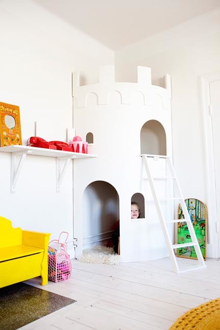 Un castillo de esquina para la habitación de los peques