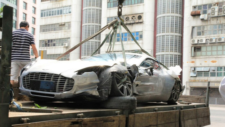 Dolorpasión™: Aston Martin One-77 que pasa a dejar One-76