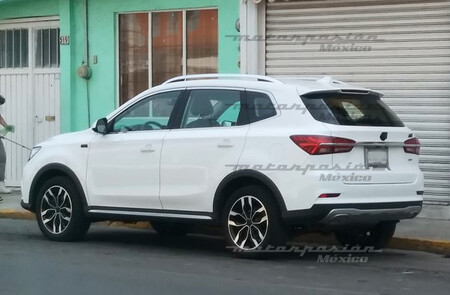¡Espiado! El MG RX5 ya rueda en México: así es el SUV chino que va tras Seltos