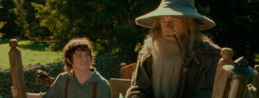 El Señor de los Anillos: Si pausas esta escena de La Comunidad del Anillo en el minuto 47 podrás ver un pequeño detalle en el bastón de Gandalf 