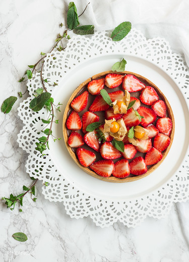 ¡Hello, primavera! Tarta fácil de fresas y chocolate con leche 