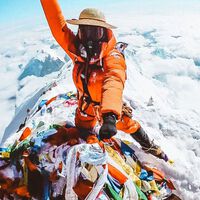 Un youtuber escala el Everest con el sombrero de paja de Luffy en One Piece y se hace viral en redes sociales  