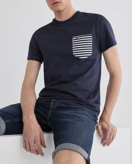 Las Camisetas Retro Mas Molonas De Tommy Jeans Estan De Rebaja Cuestan Menos De 20 Euros Y Estan Listas Para Acompanarnos En Cualquier Look