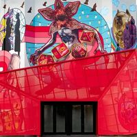 A Netflix não consegue mais crescer no mercado de streaming, então está dando o próximo passo: abrir espaços para experiências ao vivo 