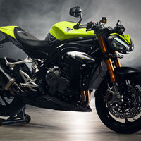 Saluda a la nueva naked británica más hooligan. La Triumph Speed Triple 1200 RX tiene hasta semi-manillares, y más potencia que nunca