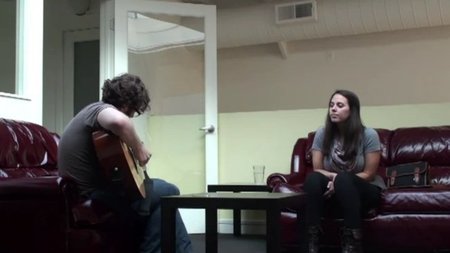 Darren Korb y Ashley Barrett ('Bastion') tocando en directo "Build that wall" y "Setting sail, coming home". Magia pura
