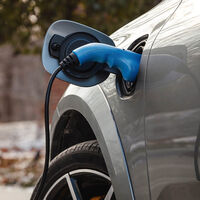 Los coches híbridos enchufables son ineficientes porque "no se recargan ni se conducen como se supone", según datos de la Comisión Europea 