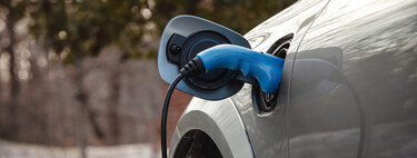 Los coches híbridos enchufables son ineficientes porque "no se recargan ni se conducen como se supone", según datos de la Comisión Europea 