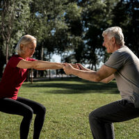 Está muy bien salir a caminar a partir de los 60, pero hay una cosa aún más beneficiosa para tu salud