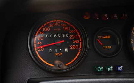 Peugeot 205 Turbo 16 (1985) negro, subastado en Monterey 2023