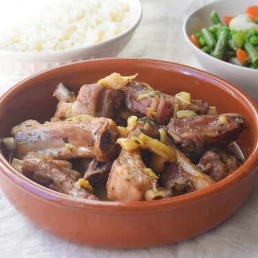 Costillas de cerdo al ajillo, una sencillísima receta tradicional que siempre triunfa