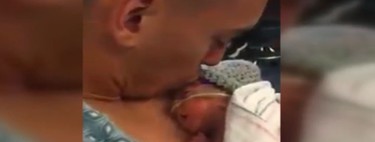La adorable reacción de un bebé prematuro al recibir un beso de su padre 