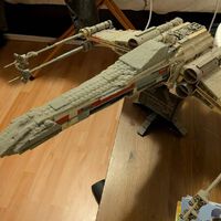 Um fã de LEGO tira as naves espaciais de Star Wars da prateleira pela primeira vez em mais de dez anos, e toda a poeira faz com que os conjuntos pareçam mofados 