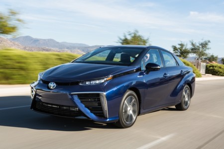 El Toyota Mirai busca reinventarse para 2020 con una versión reducida en tamaño y precio