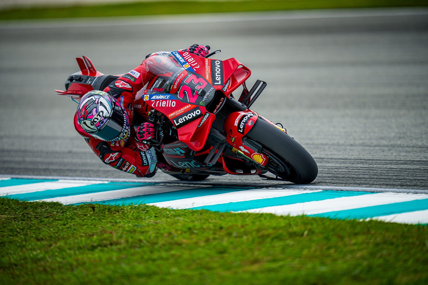 Enea Bastianini revive en Sepang y Pecco Bagnaia le gana por la mínima el duelo a Jorge Martín