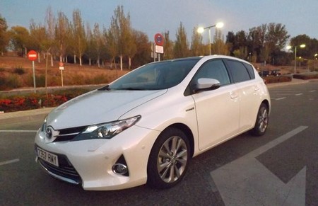 Toyota Auris Hybrid Frontal