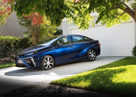 Toyota quiere que los autos de pila de hidrógeno sean tan accesibles como un híbrido y planean hacerlo con el Mirai