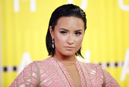Demi Lovato quiere parecerse a Kim Kardashian y en los MTV Video Music Awards lo demuestra