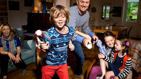 Beneficios jugar videojuegos hijos