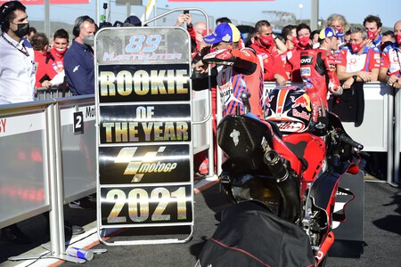 Jorge Martín es el 'Rookie del año' de MotoGP: logró su cuarto podio de 2021 tras pasar toda la noche vomitando