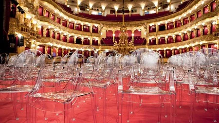 Nueve ambientes Family Ghost creados por Philippe Starck, Tokujin Yoshioka y Ferrucio Laviani