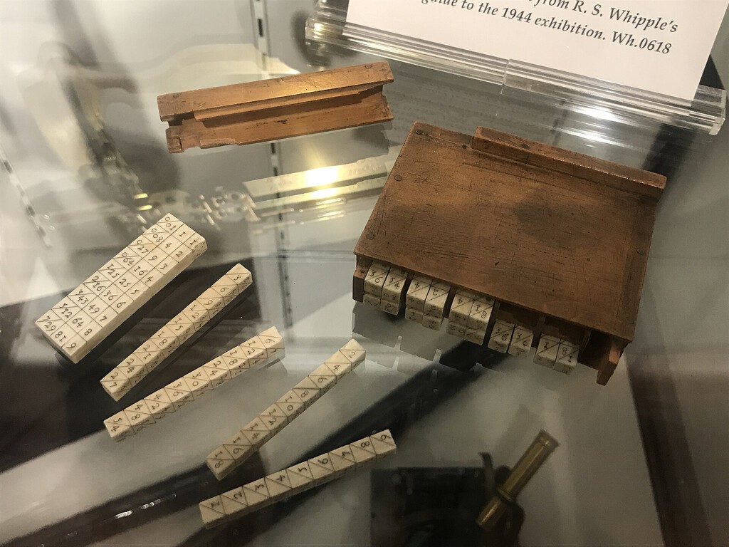 Los 'Huesos de Napier' parecen un dominó, pero son el eslabón entre el ábaco y la calculadora moderna 