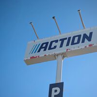 Action ha rebajado la solución perfecta para guardar las mantas del sofá y ganar un asiento extra en el salón