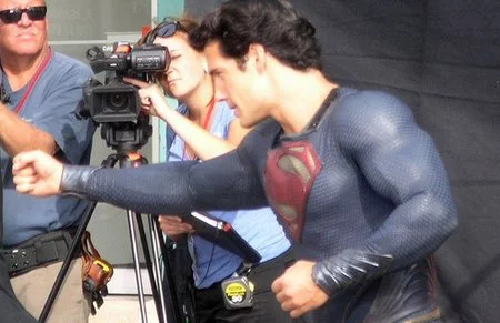 'Man of Steel', nuevas fotos de Henry Cavill como Superman, que ya no lleva sus clásicos calzoncillos