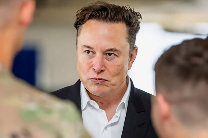 La madre de Elon Musk cree que su hijo es un genio. No sabe que su ...