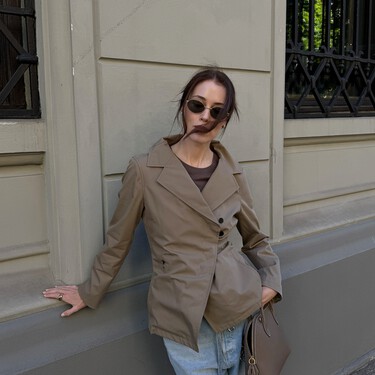 Así es el jersey con mangas francesas y finito que llevaremos ahora con chaqueta y en primavera con vaqueros 