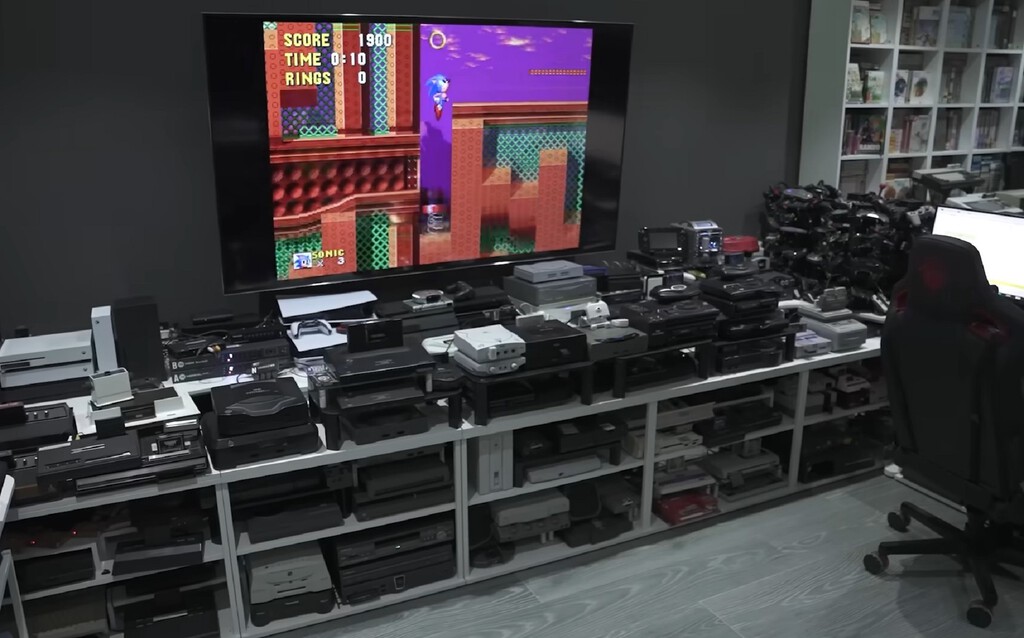 Esta persona tiene un récord Guinness por conectar a la vez más de 400 consolas a su tele. La gestión de cables es para estudiarla 