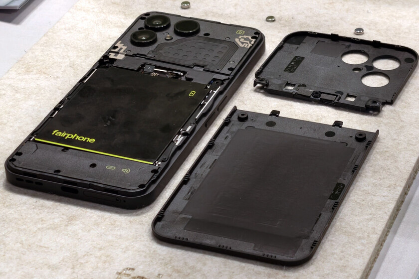 Los móviles ya tienen batería 'nuclear'. El problema ahora es otro: el cargador que compraste para ir más rápido la está matando