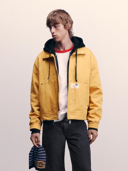 Pull Bear Tiene La Chaqueta Viral Que Le Planta Cara Al Mal Clima Una Pieza De Su Colaboracion Con Dickies Para Looks Que No Pasaran Desapercibidos