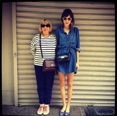 A Alexa Chung le llueven críticas cuando lo que debería lloverle son platos de cocido