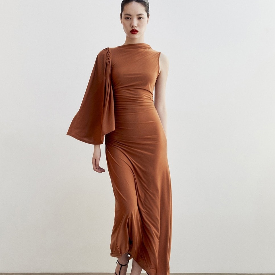 Sfera
Vestido manga capa

