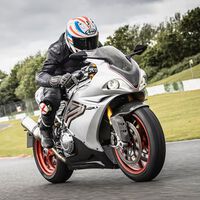 La Norton V42V es una poderosa Superbikes reconstruida con mejoras mecánicas, estéticas y electrónicas, por 51.400 euros 