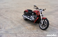 Motorpasión a dos ruedas: prueba Harley-Davidson V-Rod, MV Agusta Rivale y despedida de Alberticu
