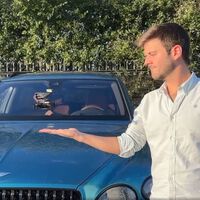 El juguete definitivo para millonarios se ha chocado contra un muro burocrático: es imposible que tu coche despliegue un dron de vigilancia en España 