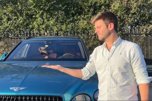 Un ingeniero español ha creado una nueva necesidad para los ricos: convertir las insignias de sus coches caros en drones de vigilancia