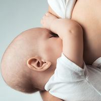 De canica a huevo de gallina: así evoluciona el estómago del bebé en sus primeros diez días de vida