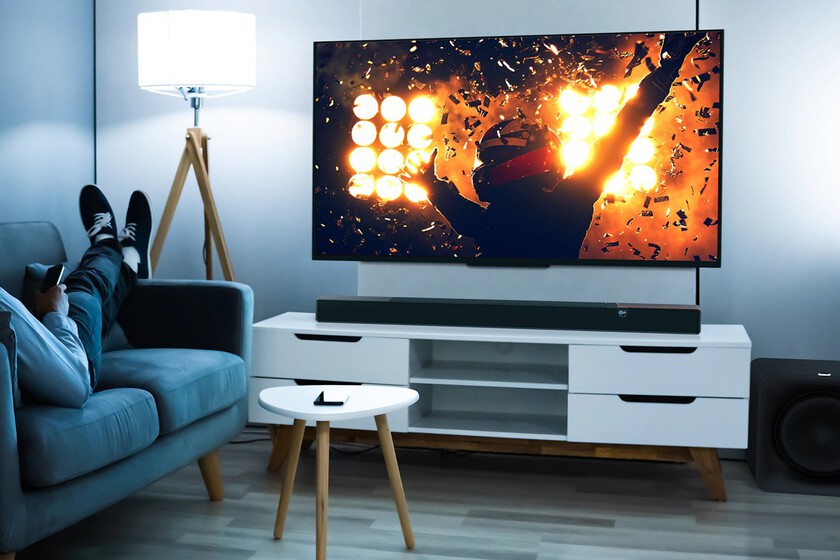 Klipsch Flexus Core 200 Showing Race On Tv 2000x2000