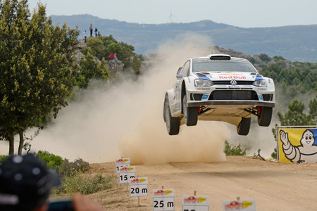 Rally de Cerdeña 2014: Sébastien Ogier recorta gracias a un calentón