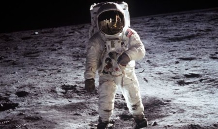 El traje de Neil Armstrong podría restaurarse para exhibición gracias a este proyecto