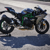 É oficial: a Kawasaki H2R, a moto esportiva mais brutal do mundo, está de volta — e agora será ainda mais radical 