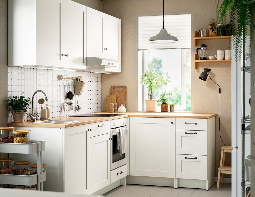 La nueva y funcional mesa plegable de Ikea: pasa de isla de cocina a mesa de comedor en un plis plas y cuenta con espacio de almacenamiento
