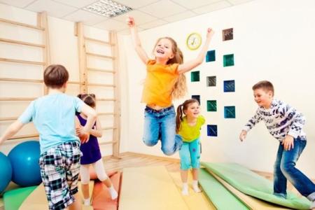 La actividad física mejora el rendimiento académico en niños (estudio)