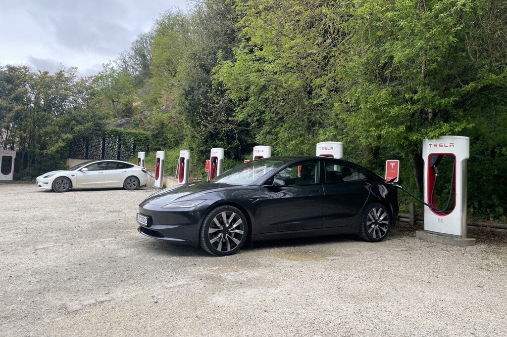 Llamar a un Tesla para que te recoja de forma 100% autónoma ya es posible. Si vives en Estados Unidos, claro 