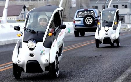 Toyota i-Road se pasea por las calles de Tokio