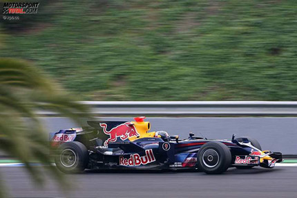 Sebastian Vettel supera a Buemi en Jerez