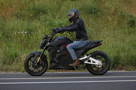 La Alrendo TS Bravo es una moto eléctrica de 78 CV, con 230 km de autonomía y que llegará a Europa por menos de 10.000 euros